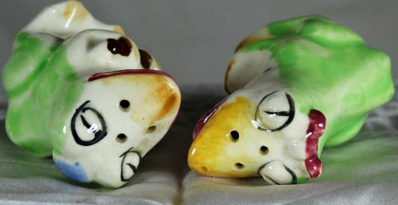 Character  Salt & Pepper Set - Frogs on a Boat