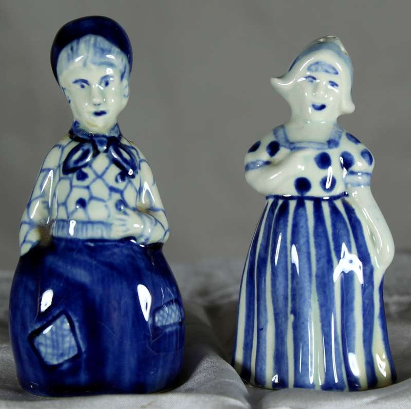 Character  Salt & Pepper Set - Dutch Couple - Bid Now!!!