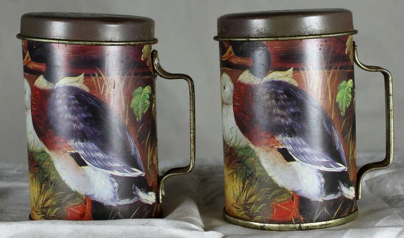 Character  Salt & Pepper Set - Tin with Ducks Motif