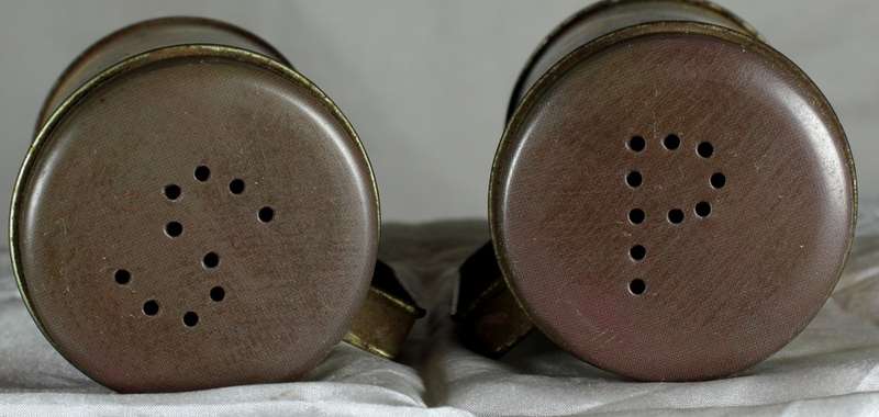 Character  Salt & Pepper Set - Tin with Ducks Motif