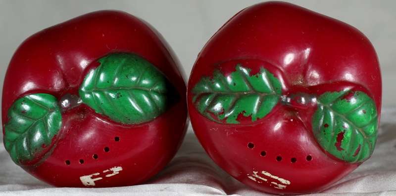 Character  Salt & Pepper Set - Apples (Plastic)