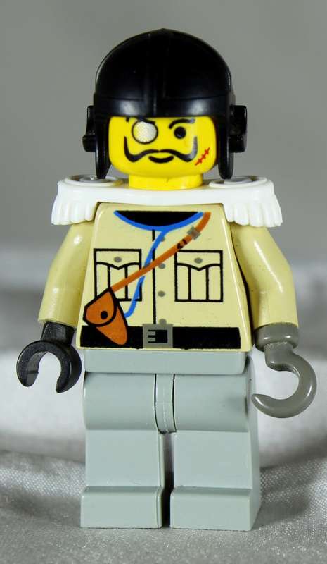 LEGO MINI FIGURINE - Baron von Barron (ADV005)