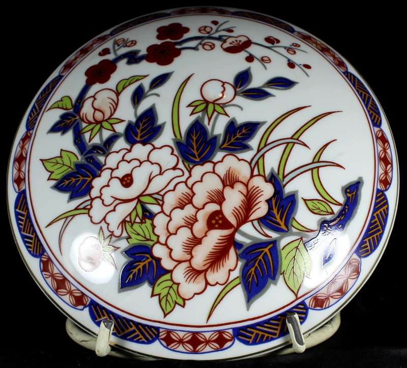 Lidded Imari Bowl