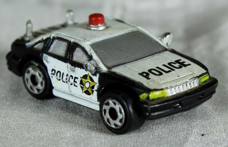 Micro Machines - GTI (1998) - Chev Caprice Police Car - Low Price - BID NOW!!!