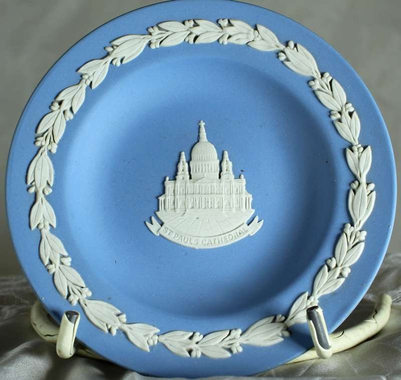 Wedgwood Display Plate - St Paul`s Cathedral - BID NOW!!!