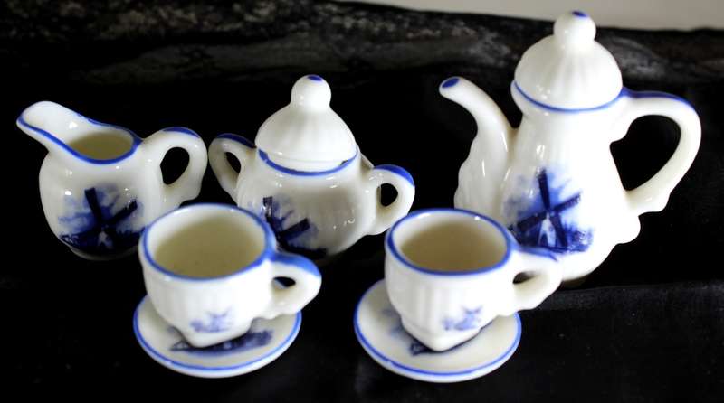 Blue & White Miniature Tea Set - BID NOW!!!