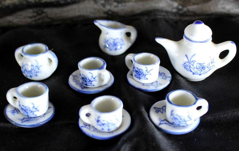 Miniature Tea Set - Blue & White - BID NOW!!!