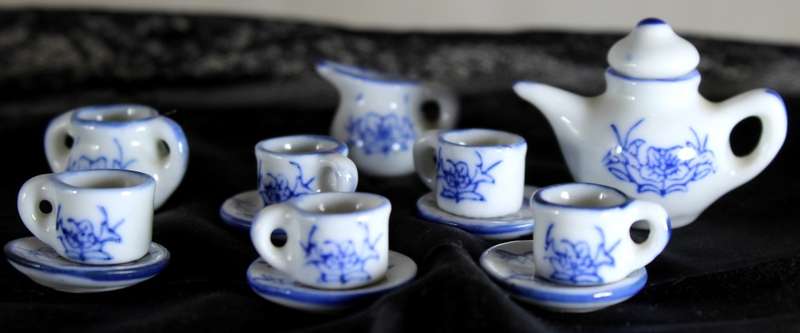 Miniature Tea Set - Blue & White - BID NOW!!!