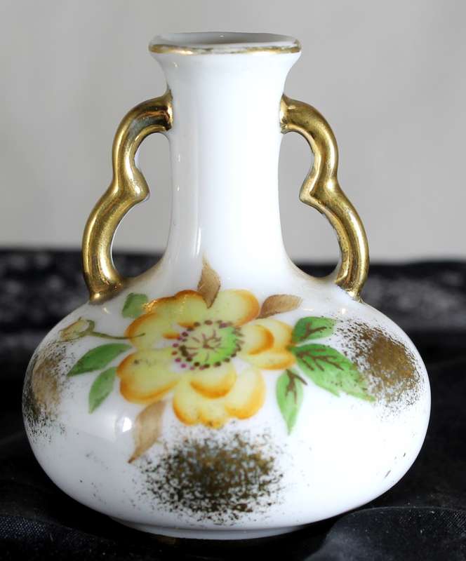 Small Japanese Posy Vase - BID NOW!!!