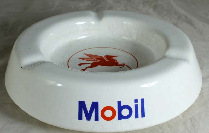 Large Mobil Ashtray with Pegasus - BID NOW!!!