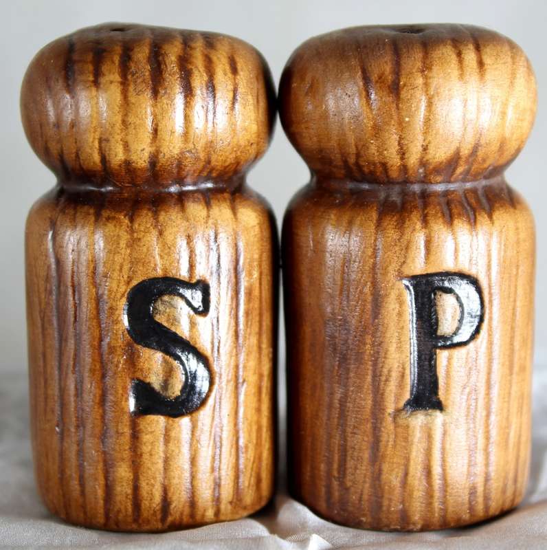 Pair of Wooden Look Ceramic Salt & Pepper Shakers - BID NOW!!!