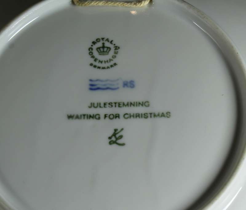 Royal Copenhagen Display Plate - Waiting for Christmas 1982 - BID NOW!!!