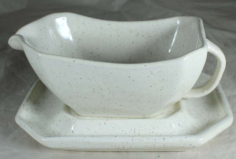 Stoneware gravy boat & plate