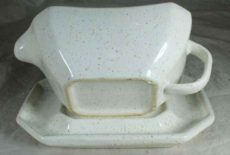 Stoneware gravy boat & plate
