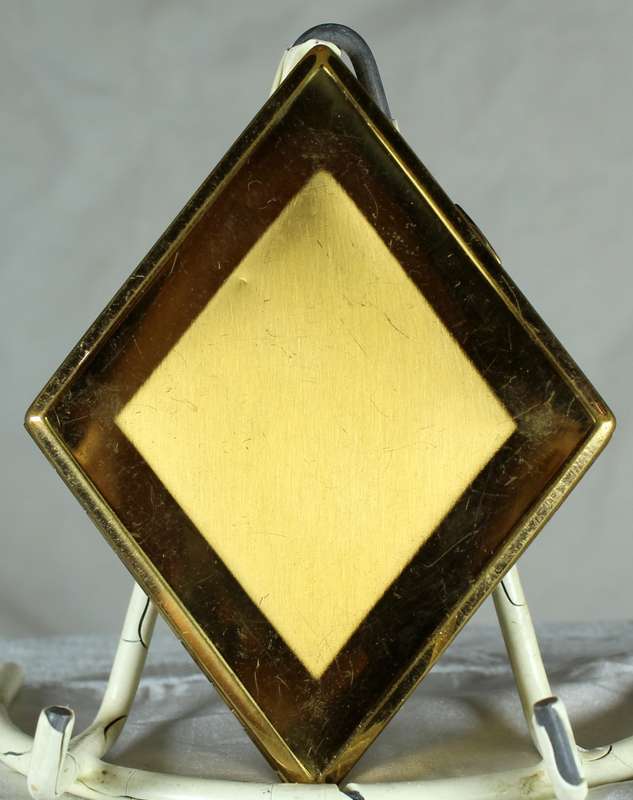 Rhombus Shape Powder Compact