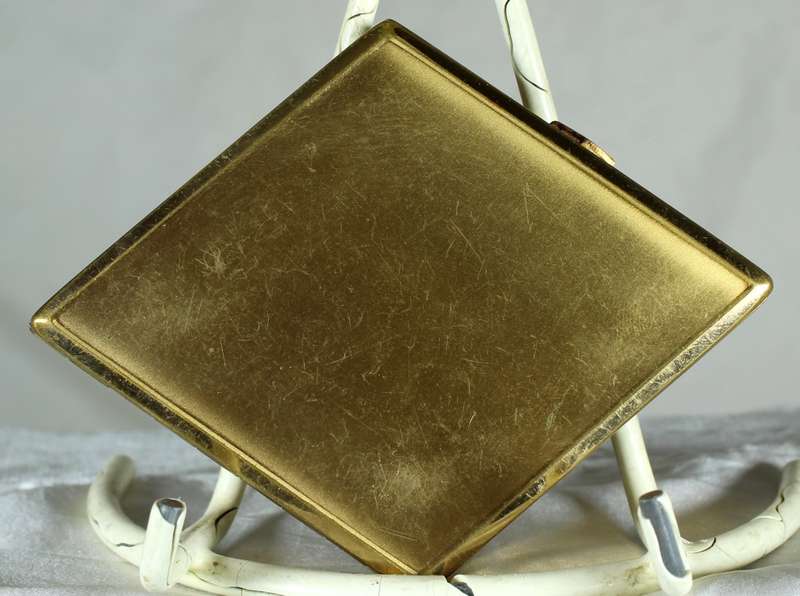Rhombus Shape Powder Compact