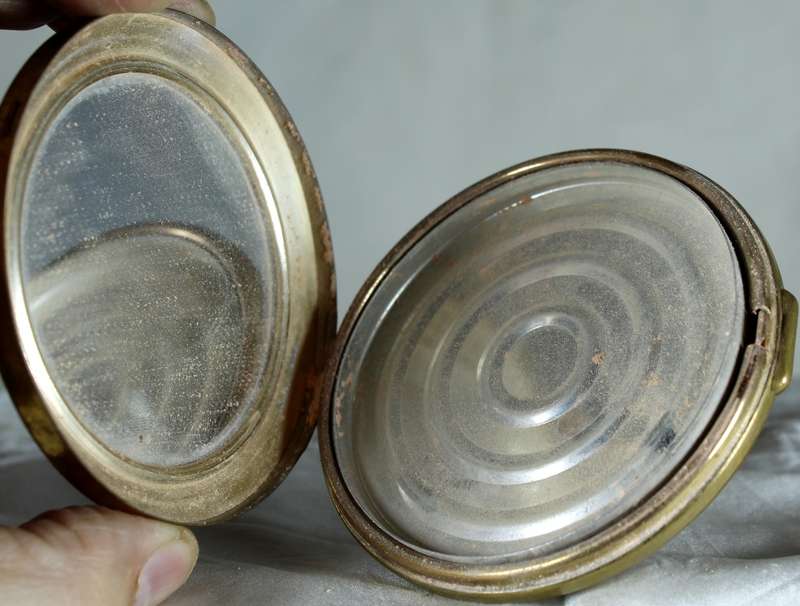 Powder Compact with Inlay