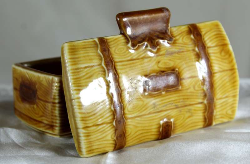 Wade Whimsie - treasure chest / trinket box