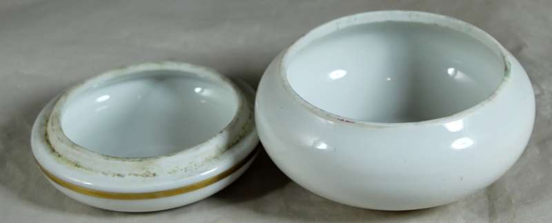 Royal Bavaria - Germany - Round Powder Box with Lid