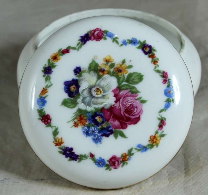 Royal Bavaria - Germany - Round Powder Box with Lid