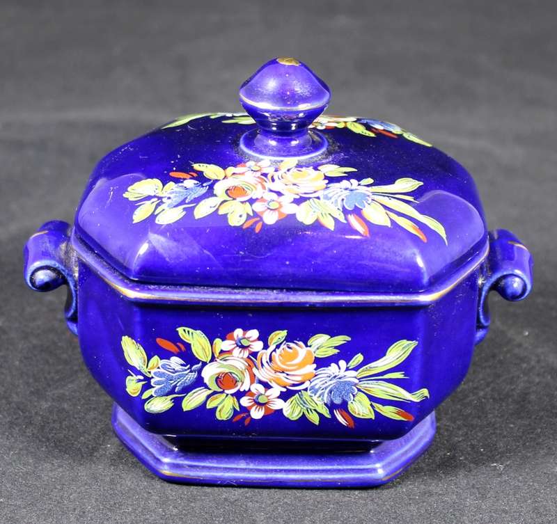 Veritable bleu de Four lidded container