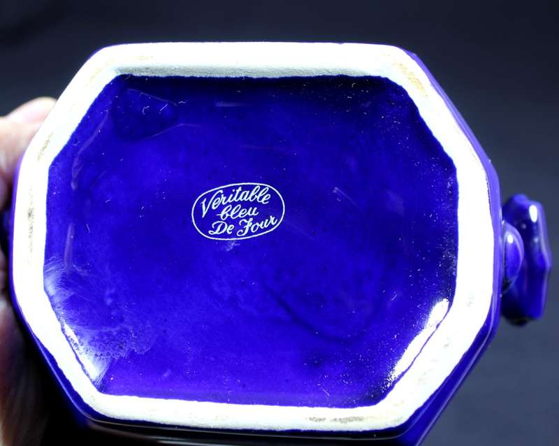 Veritable bleu de Four lidded container