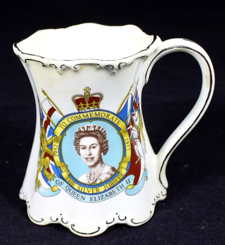 St George - Queen Elizabeth II - Silver Jubilee Cup