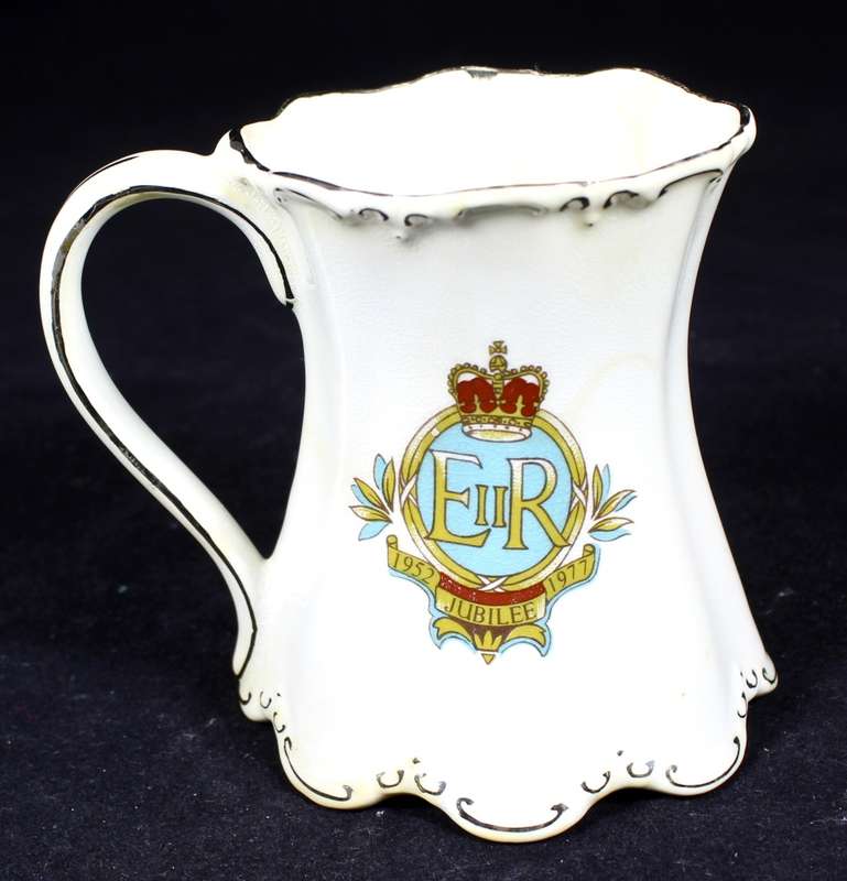 St George - Queen Elizabeth II - Silver Jubilee Cup