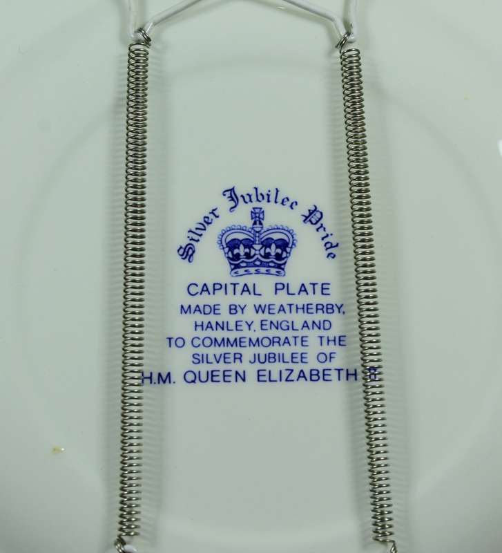 Capital Plate - Queen Elizabeth II - Silver Jubilee