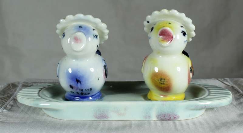 Salt & Pepper Little Chicks on Tray - BID NOW!!!