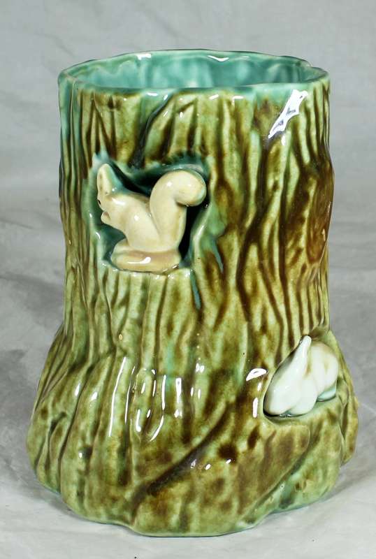 Joy China (B.E.P - Lucia Stable) - Tree Stump Vase with Bunnies & Duckies