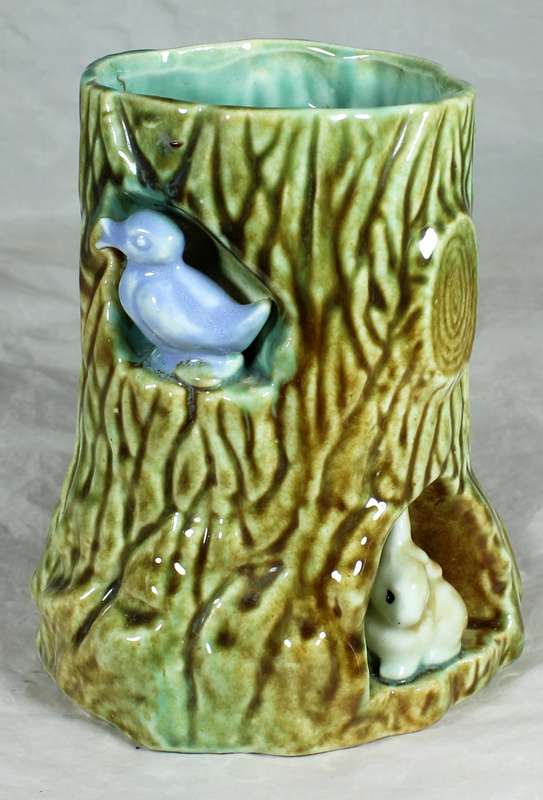 Joy China (B.E.P - Lucia Stable) - Tree Stump Vase with Bunnies & Duckies