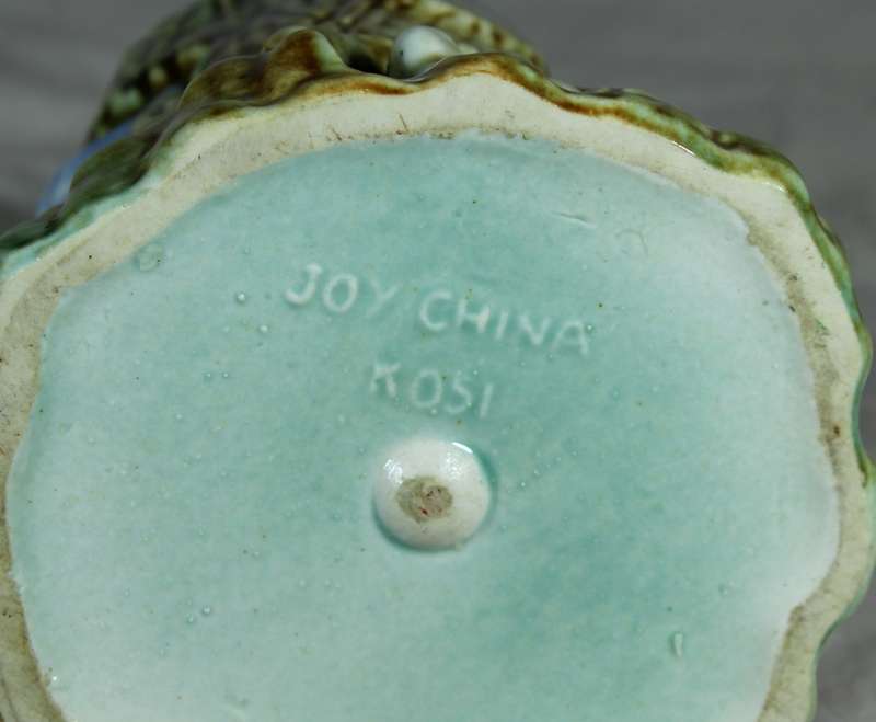 Joy China (B.E.P - Lucia Stable) - Tree Stump Vase with Bunnies & Duckies