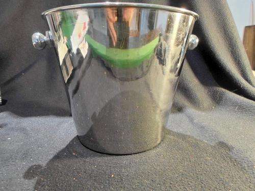 Chrome ice bucket - A beautiful and stylish piece! Bid now!