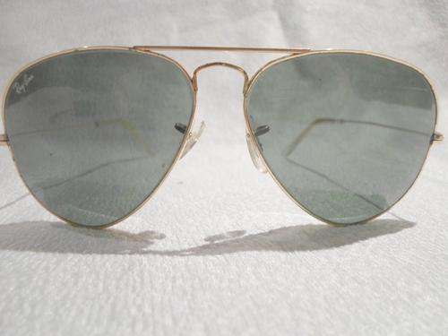Ray Ban Aviator - An original vintage piece!! Comes with case  - Bid Now!! REDUCED!!