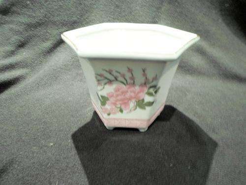 Pink And White Flower Pot - Low Price - Bid Now!!!