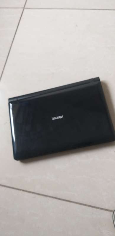 Mecer Xpression m1100 small laptop