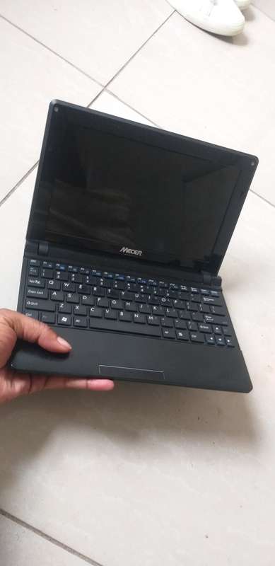 Mecer Xpression m1100 small laptop