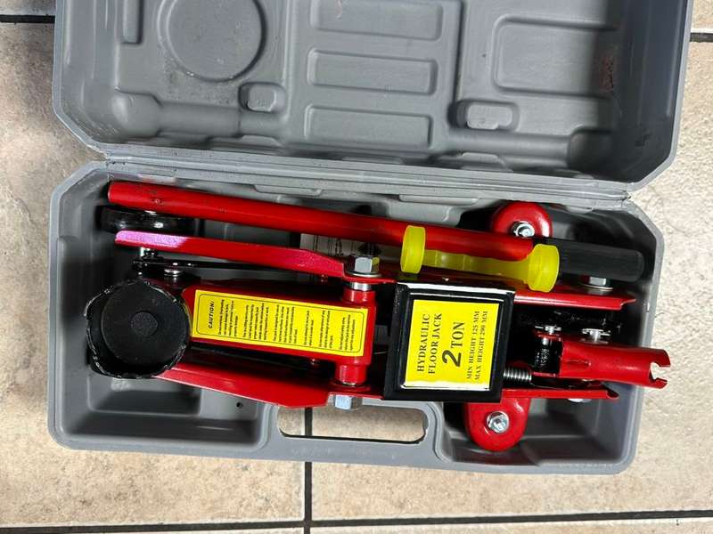 2 Ton Hydraulic Trolley Floor Jack With Carriage Casing