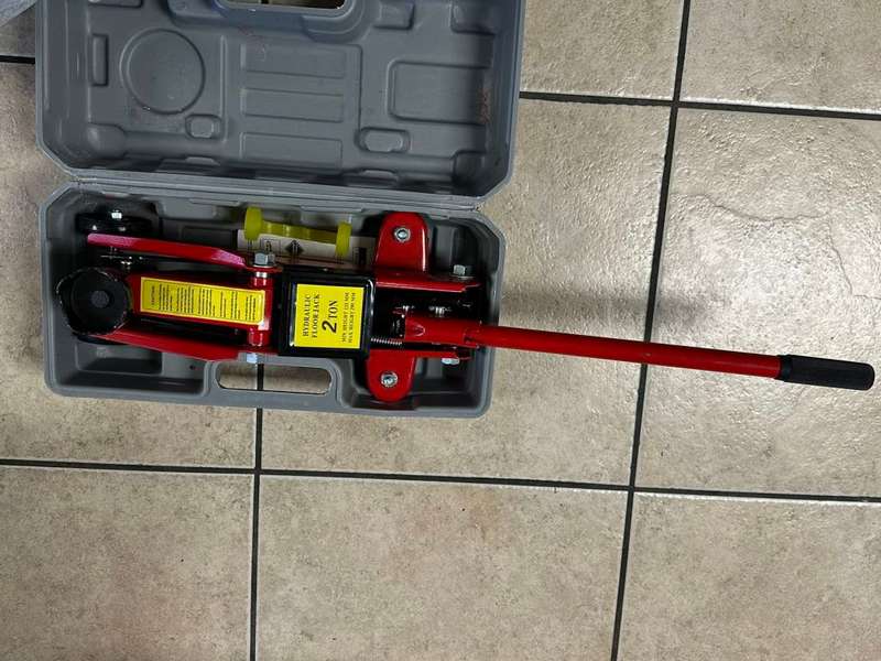 2 Ton Hydraulic Trolley Floor Jack With Carriage Casing