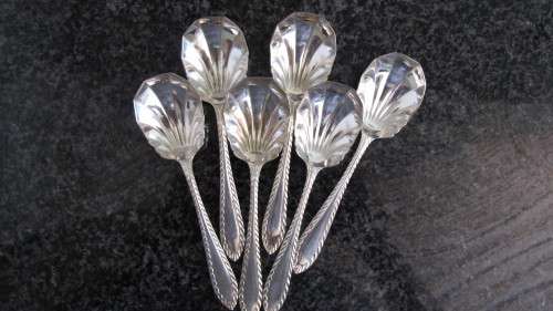 BOXED SET OF 6 SHELL-SHAPED DESSERT SPOONS WITH SERVING SPOON