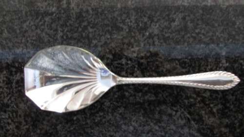 BOXED SET OF 6 SHELL-SHAPED DESSERT SPOONS WITH SERVING SPOON