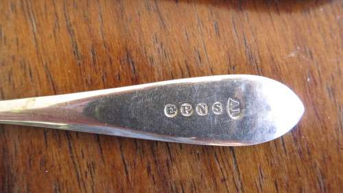 BOXED SET OF 6 SHELL-SHAPED DESSERT SPOONS WITH SERVING SPOON