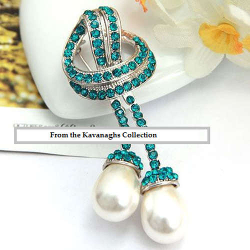 The Kavanaghs Collection - Shell Pearl and Rhinestone Brooch