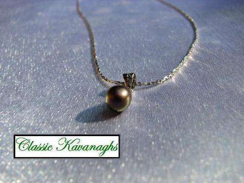 TIMELESS Hallmarked 18K Gold Plated Black FRESH WATER PEARL PENDANT