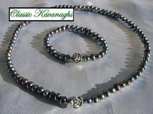 Exquisite Peacock Black Fresh Water Pearl Necklace and Bracelet Set