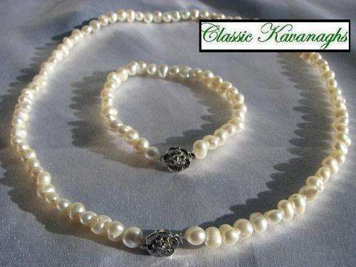 Exquisite White Fresh Water Pearl Necklace and Bracelet Set