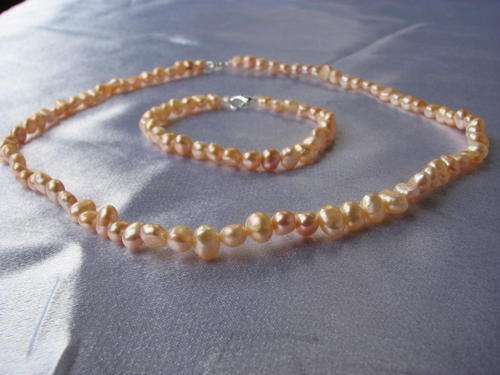 Kavanaghs - Exquisite Pink Fresh Water Pearl Necklace and Bracelet Set