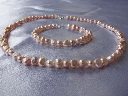 Exquisite Lavender Fresh Water Pearl Necklace and Bracelet Set