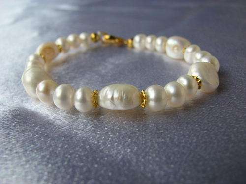 Kavanaghs - Exquisite White Fresh Water Pearl Bracelet